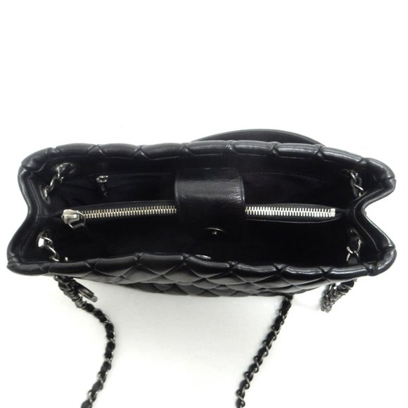 CHANEL Black Leather Matelasse Skin Bag - Picture 4 of 11